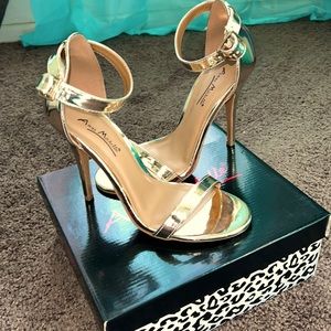 Ladies shiny gold, High Heels